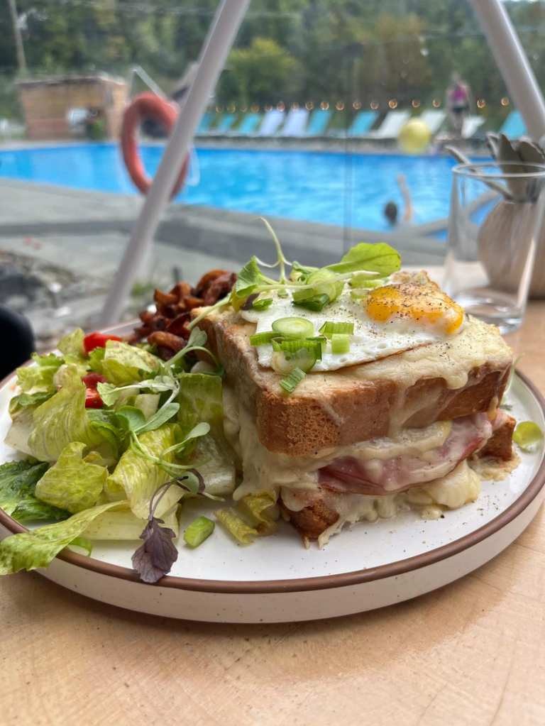 top restaurant mont tremblant